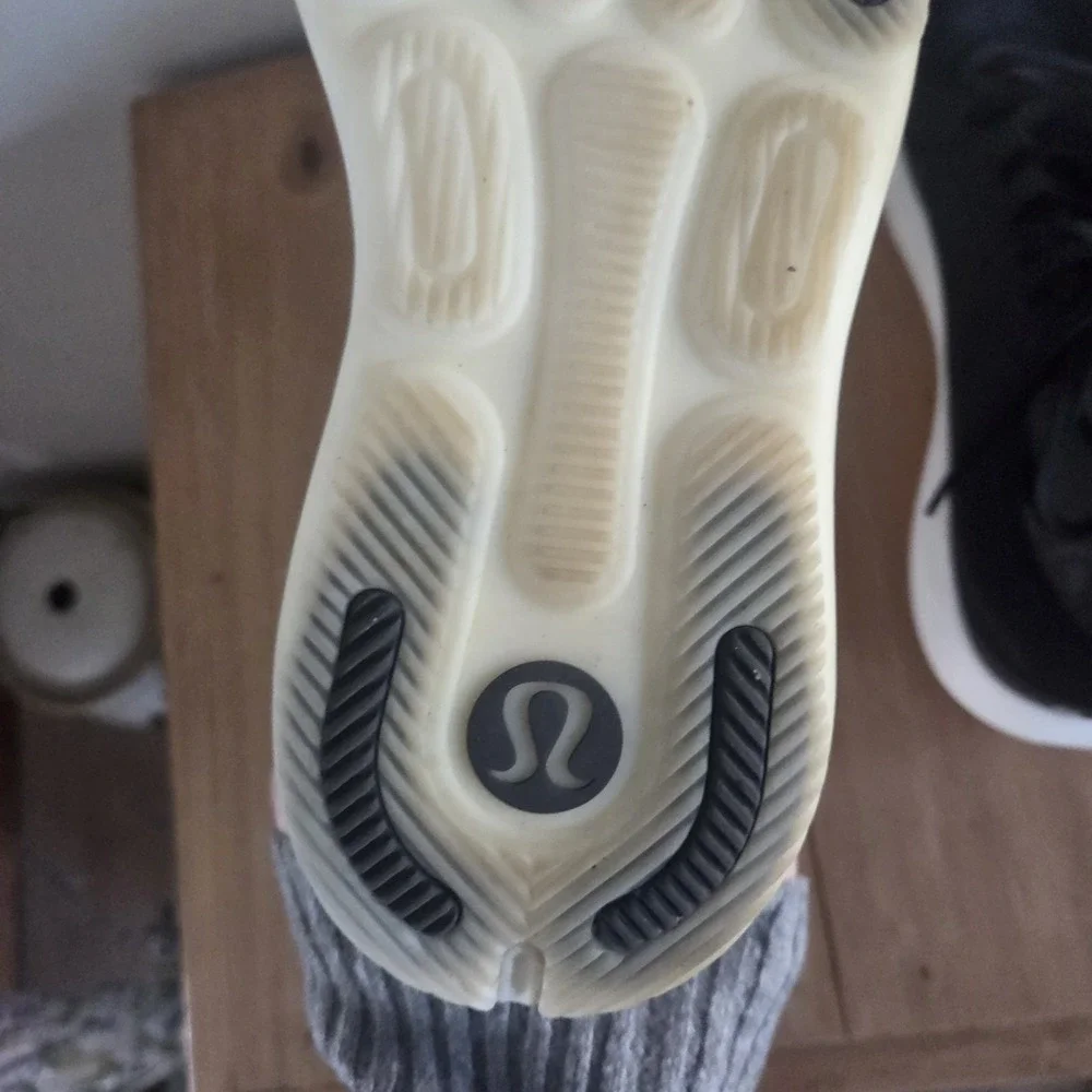 Lululemon Women's Strongfeel Training Walking Jogging Shoes - Black Size 8.5